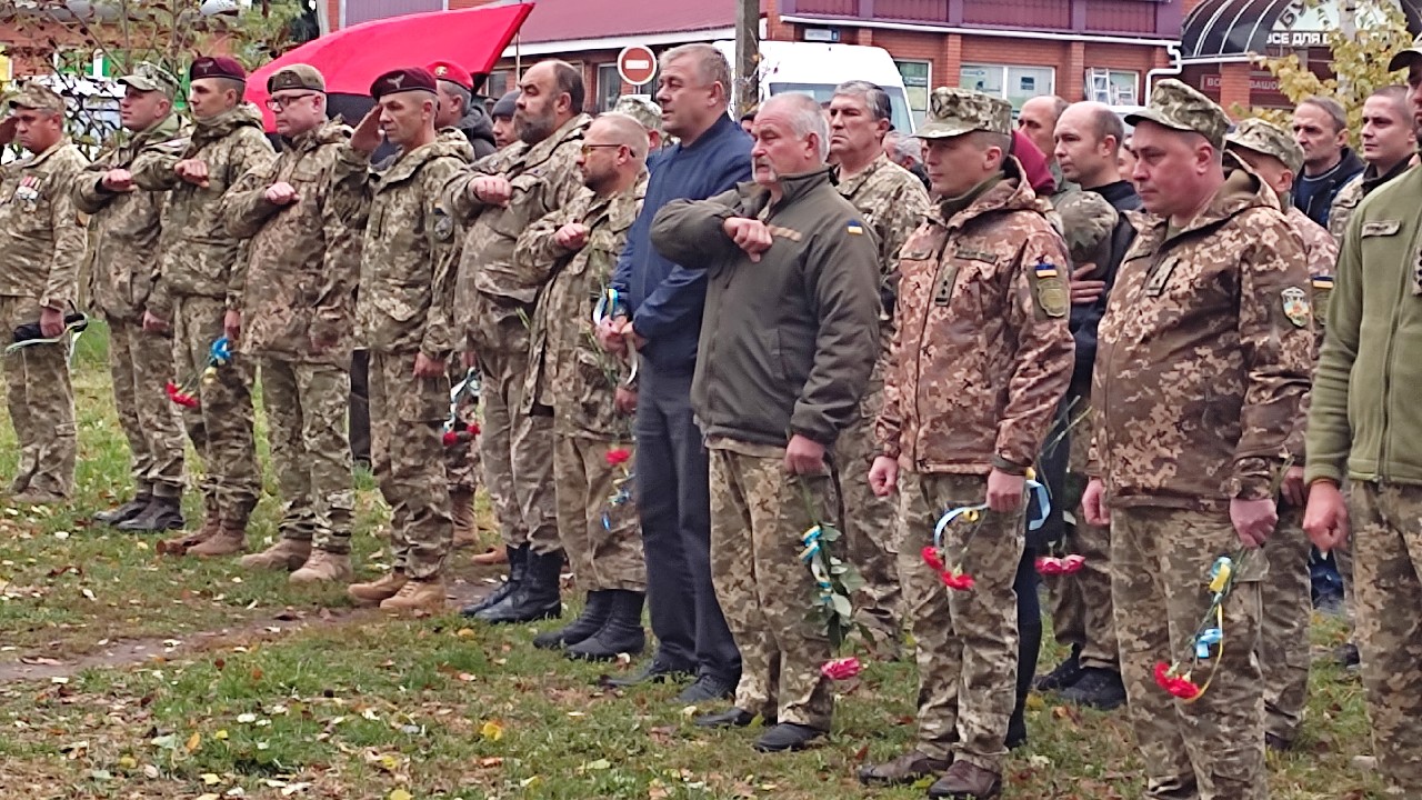 "Героям нашим - слава і хвала"